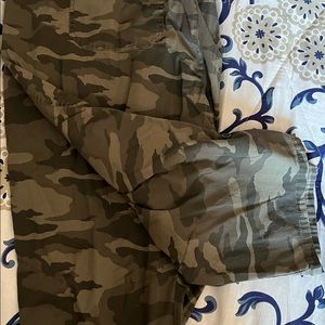 28W Evri Camo Capri